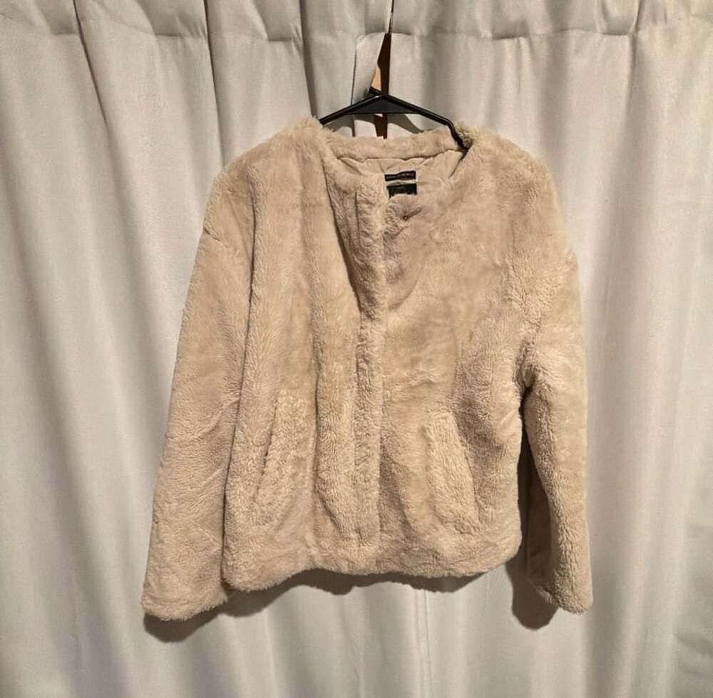 Zara Faux Fur Jacket Size XS Cream